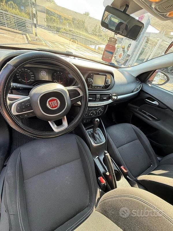 Usata Fiat Tipo 75 CV (55 kW) 2018 Rosso Utilitaria