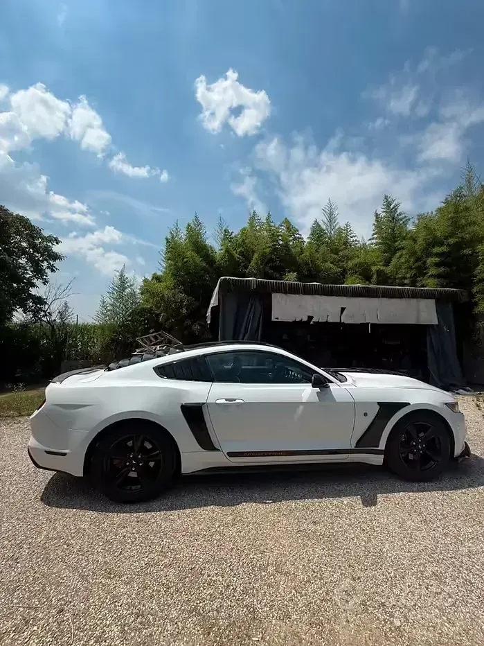Usata Ford Mustang 291 CV (214 kW) 2022 Bianco Coupé