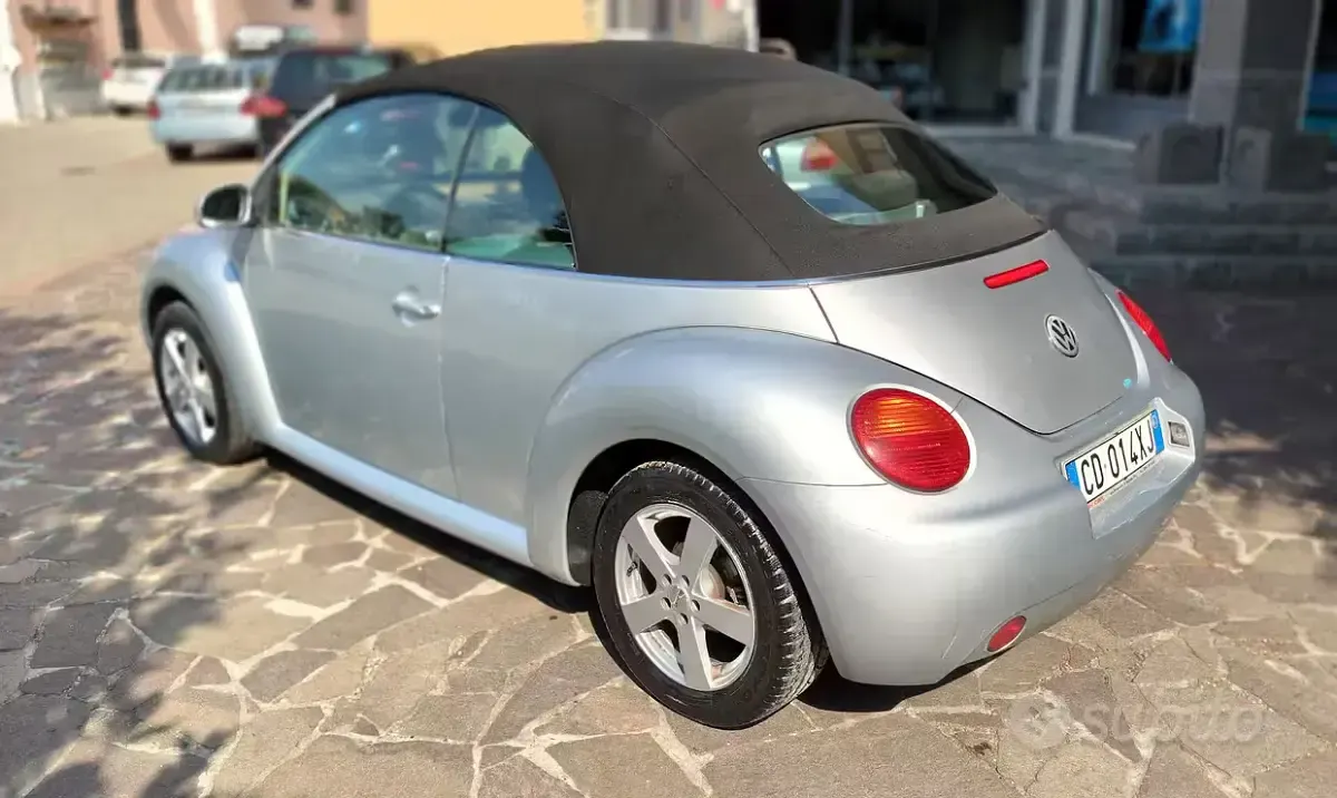 Usata VW New Beetle 101 CV (74 kW) 2004 Grigio Utilitaria