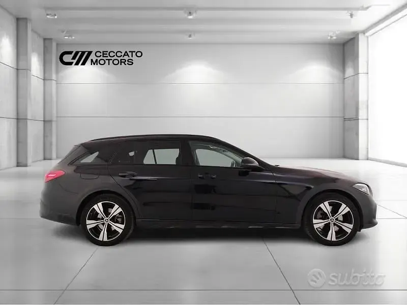 Usata Mercedes C220 200 CV (147 kW) 2022 Nero Station wagon
