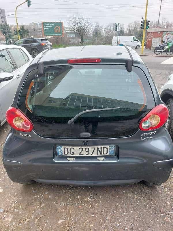 Usata Toyota Aygo 68 CV (50 kW) 2007 Grigio Utilitaria