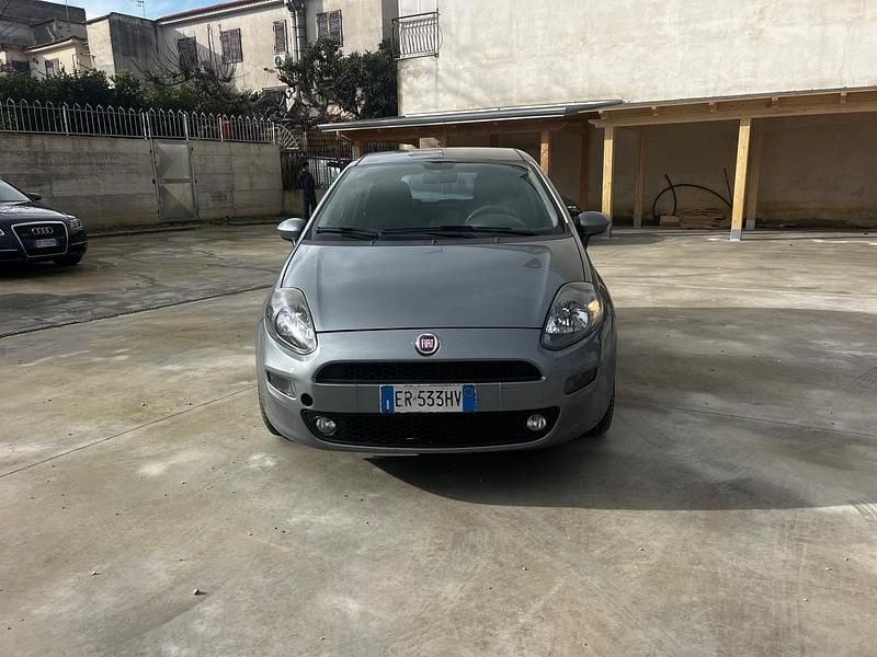 Grigio Usata 2013 Fiat Punto Lounge Tre volumi | 1899 € (Super prezzo) - Immagine 1/4