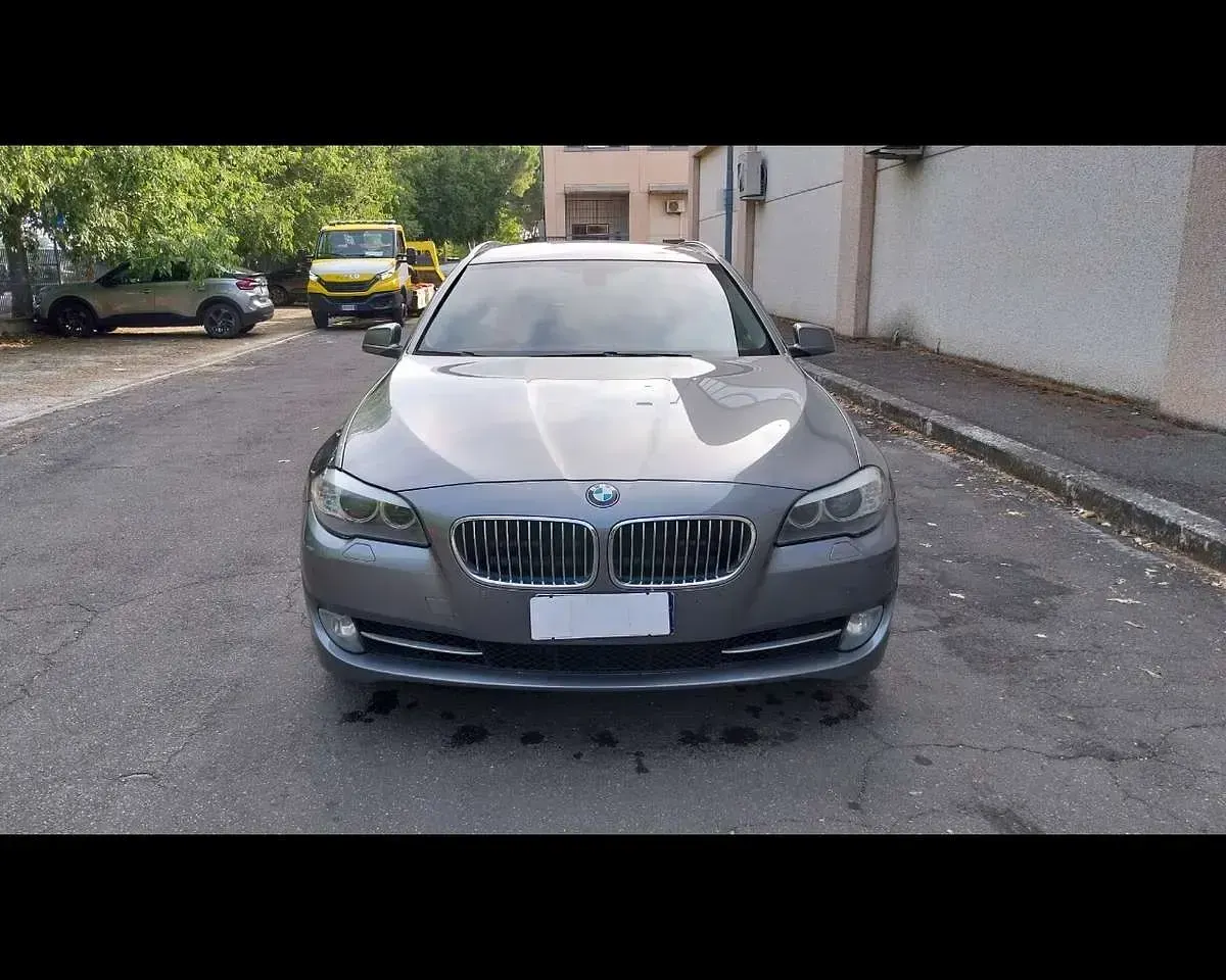 Usata BMW 520 184 CV (135 kW) 2012 Grigio metalizzato chiaro Station wagon