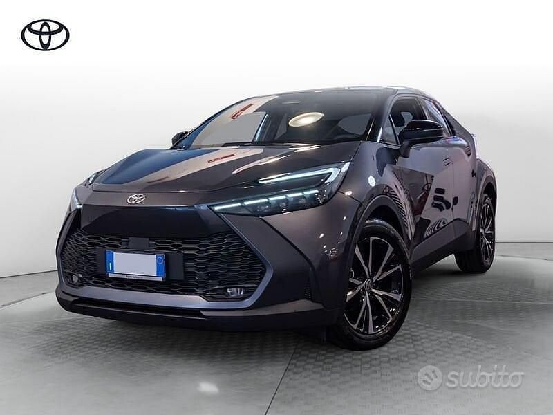 Usata Toyota C-HR Trend 197 CV (144 kW) 2024 Grigio scuro SUV