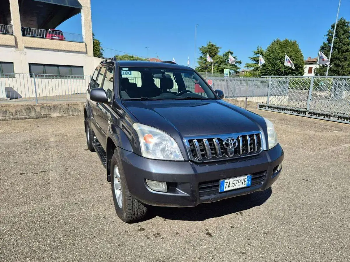 Usata Toyota Land Cruiser Sol 166 CV (122 kW) 2005 Grigio scuro SUV