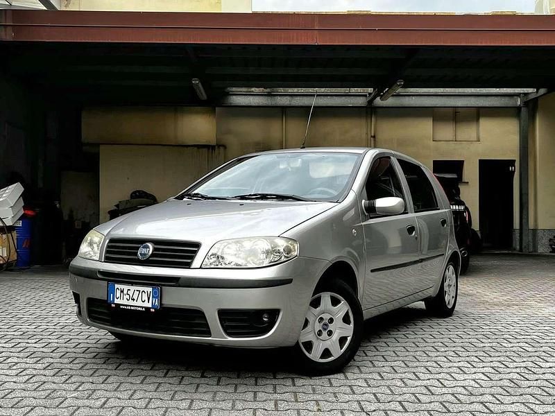 Nero Usata 2004 Fiat Punto Active Due volumi | 3750 € (Molto cara) - Immagine 1/4