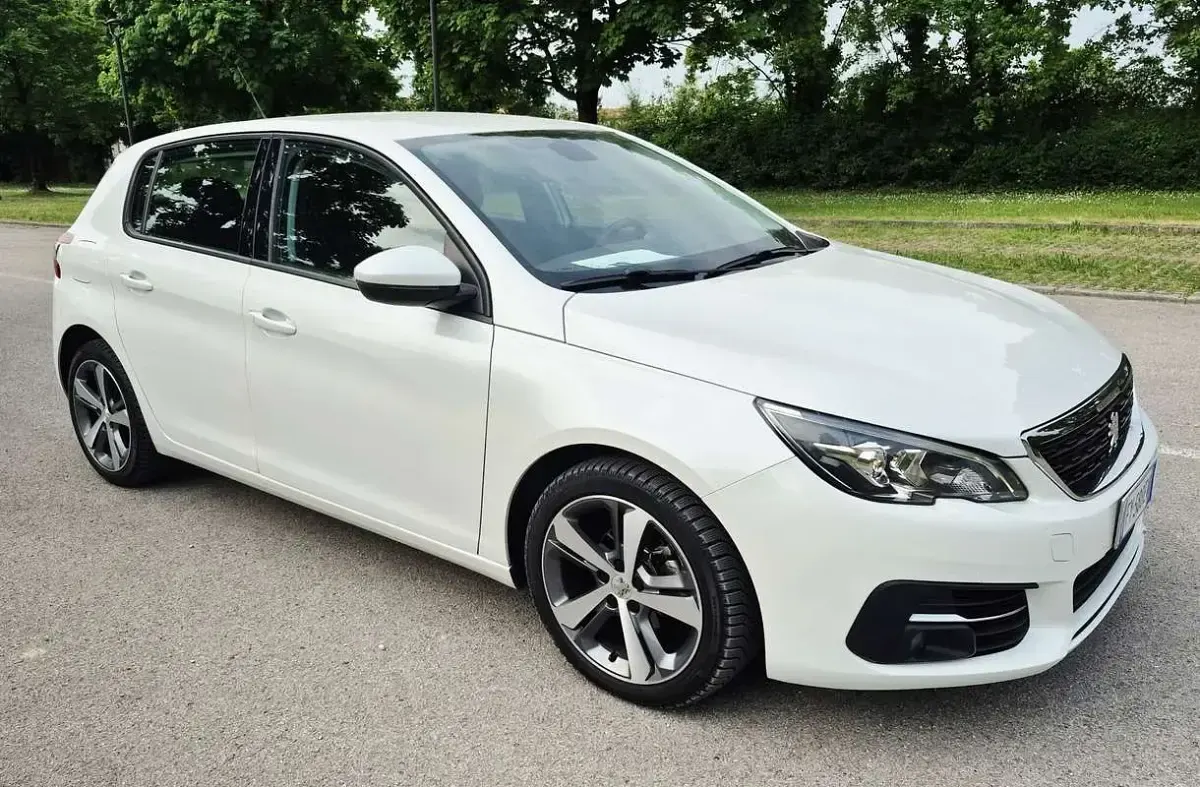 Usata Peugeot 308 Business-Line 102 CV (75 kW) 2019 Bianco Berlina