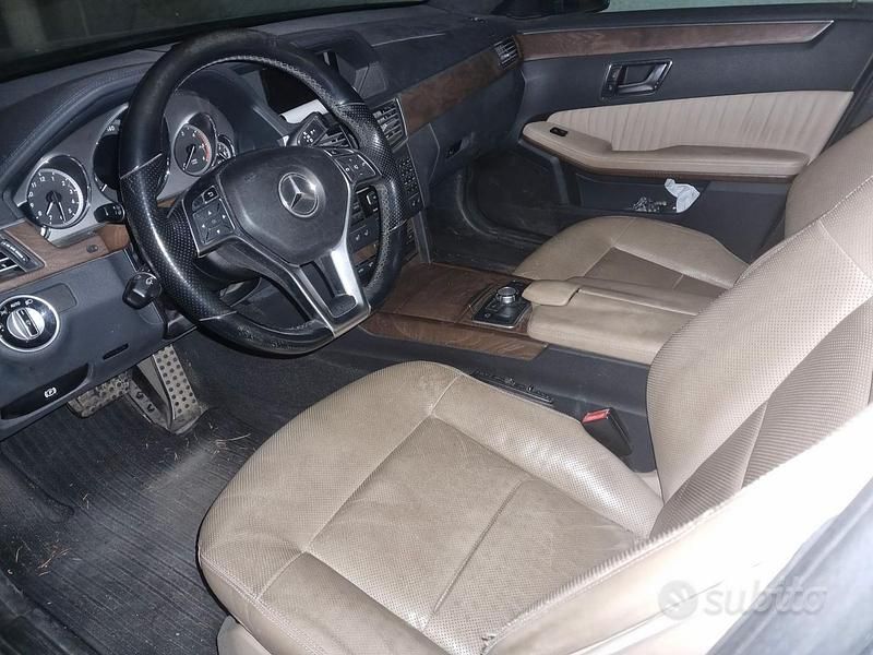Usata Mercedes E350 265 CV (194 kW) 2012 Grigio Station wagon