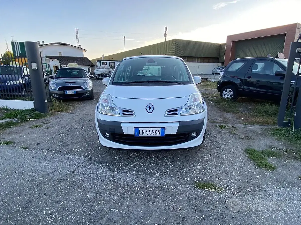 Usata Renault Modus 75 CV (55 kW) 2012 Bianco Monovolume