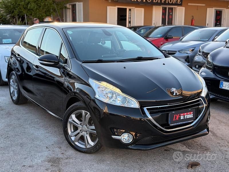 Usata Peugeot 208 Allure 68 CV (50 kW) 2015 Nero Utilitaria