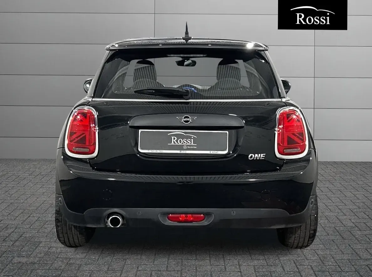 Usata Mini ONE 75 CV (55 kW) 2021 Nero Utilitaria