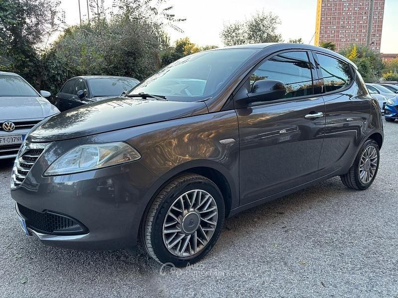 Usata Lancia Ypsilon 95 CV (69 kW) 2013 Bronze Utilitaria