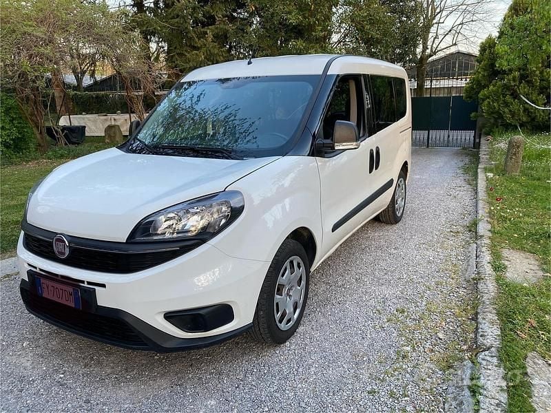 Usata Fiat Doblò Easy 120 CV (88 kW) 2019 Bianco Monovolume