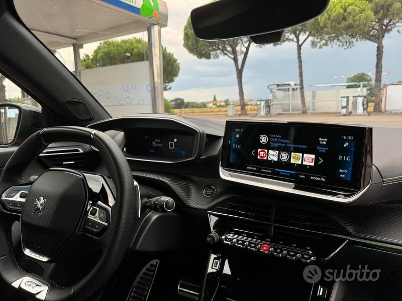 Usata Peugeot 2008 GT 131 CV (96 kW) 2021 Marrone SUV