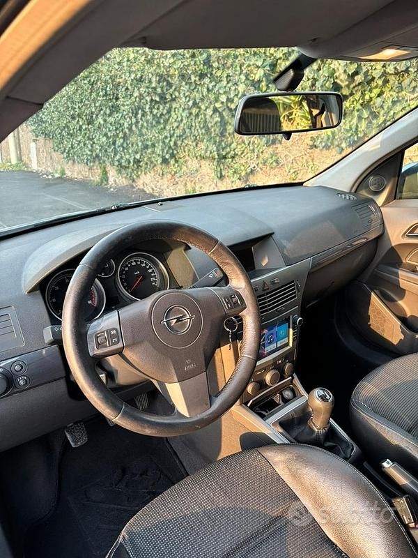 Usata Opel Astra 101 CV (74 kW) 2005 Grigio Berlina