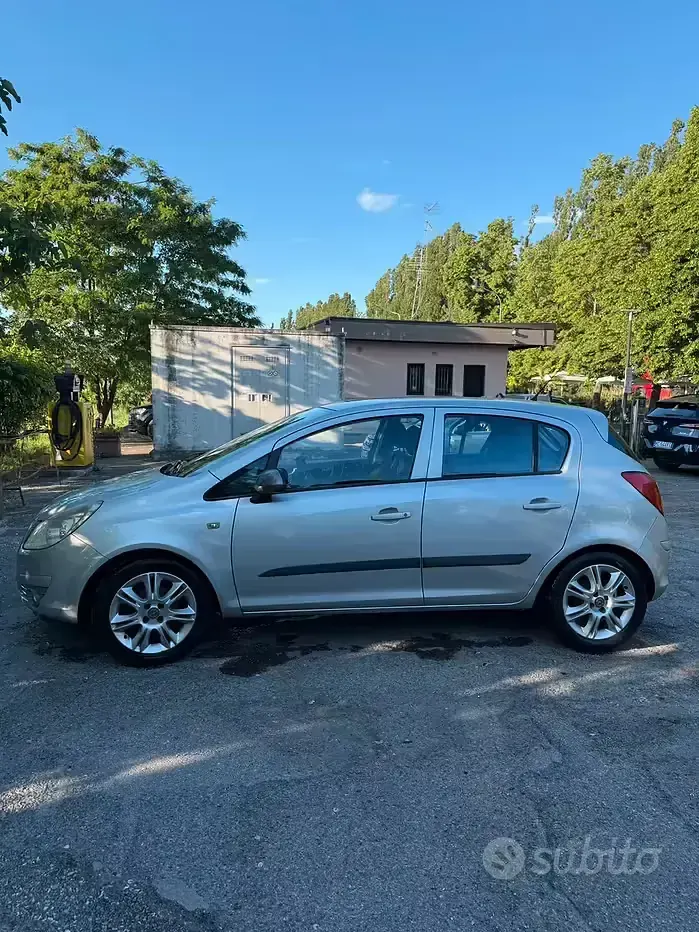 Usata Opel Corsa 75 CV (55 kW) 2009 Grigio Utilitaria