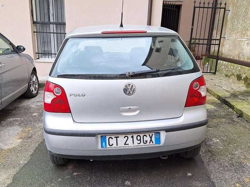 Usata VW Polo 64 CV (47 kW) 2005 Argento Utilitaria