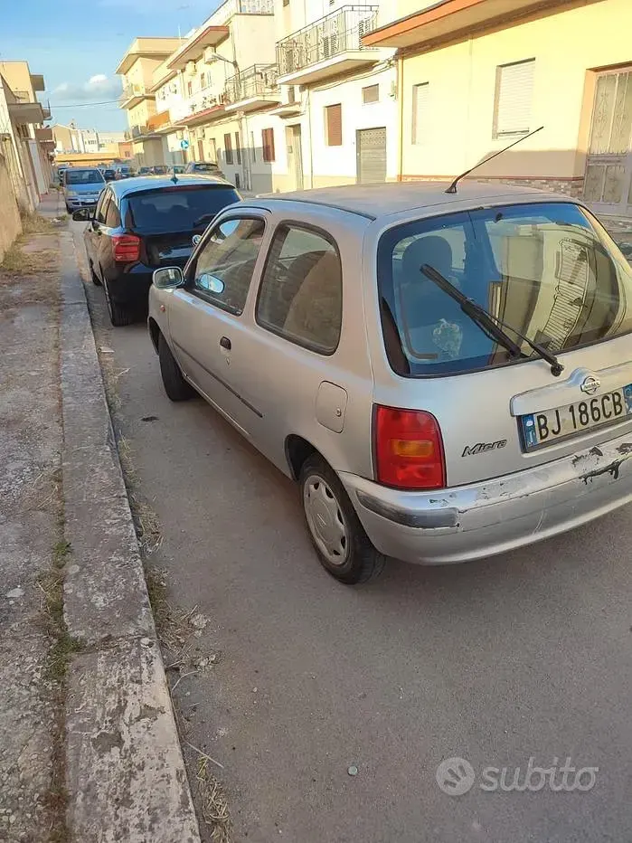 Second-hand Nissan Micra 54 CP (39 kW) 2000 Gri Hatchback