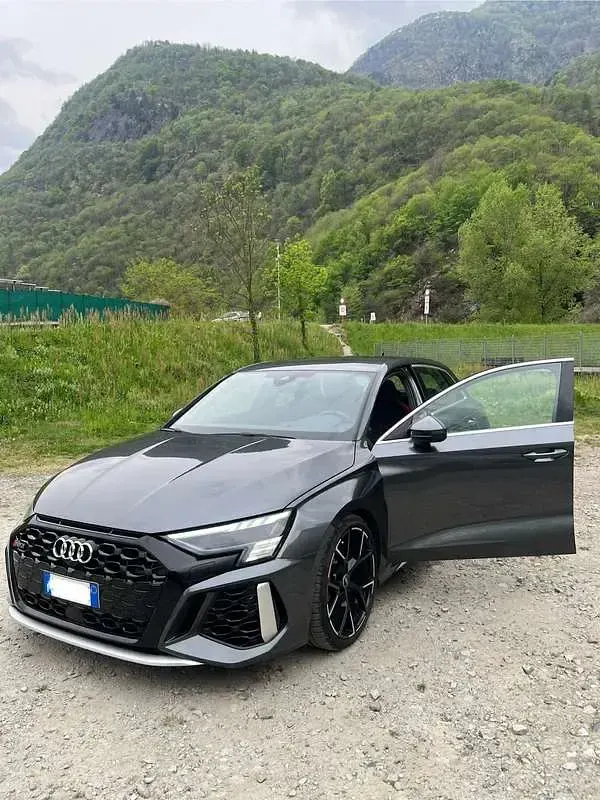 Usata Audi RS3 Ambiente 400 CV (294 kW) 2022 Grigio Berlina