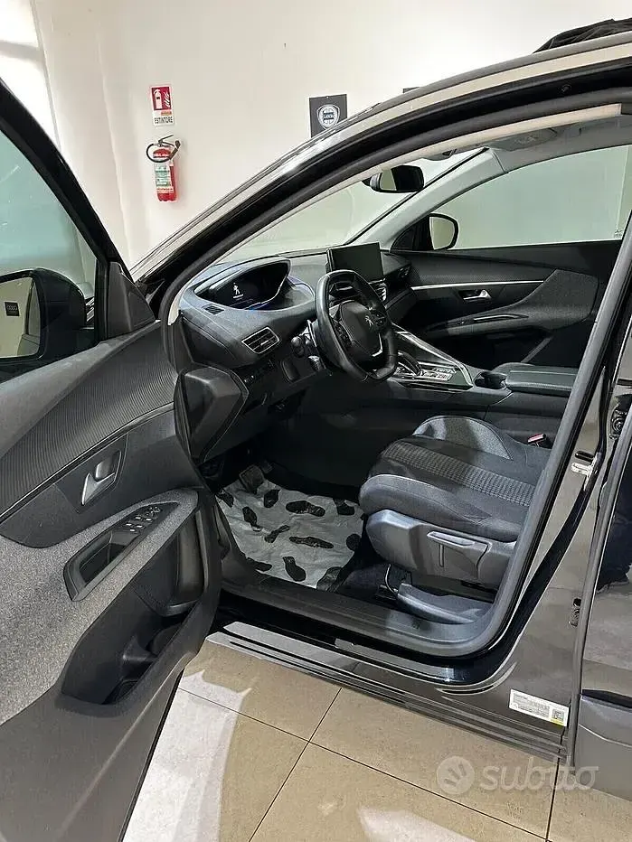 Usata Peugeot 3008 S 131 CV (96 kW) 2021 Grigio SUV