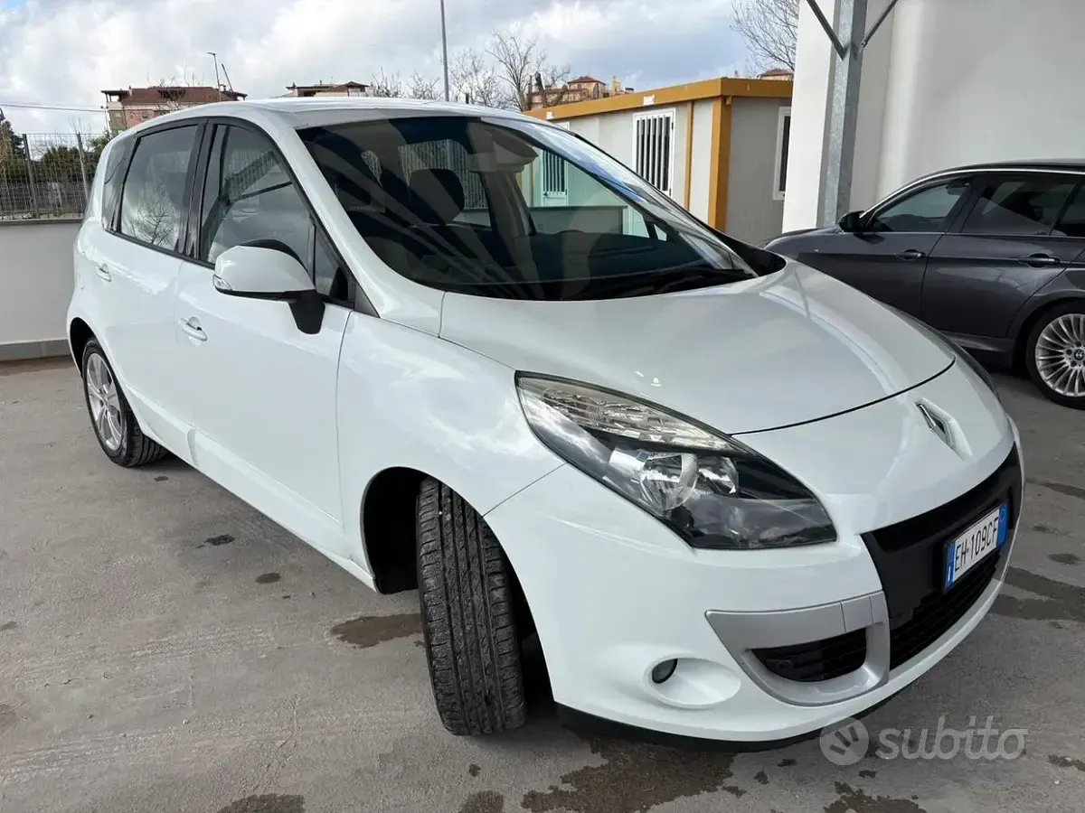 Usata Renault Scenic E-Tech Luxe 130 CV (95 kW) 2011 Bianco Monovolume