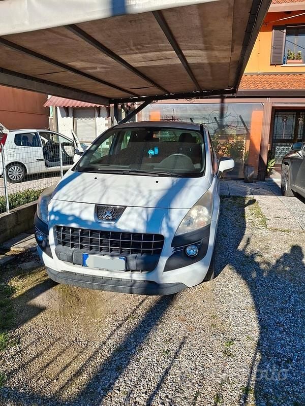 Bianco Usata 2013 Peugeot 3008 Active Station wagon | 3500 € (Ottimo prezzo) - Immagine 1/4