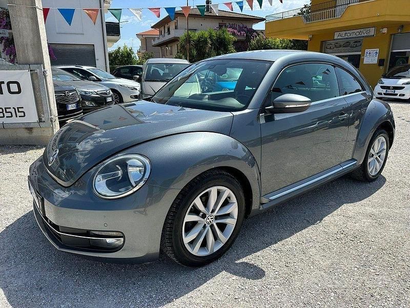 Usata VW Beetle Design 140 CV (102 kW) 2012 Grigio Utilitaria
