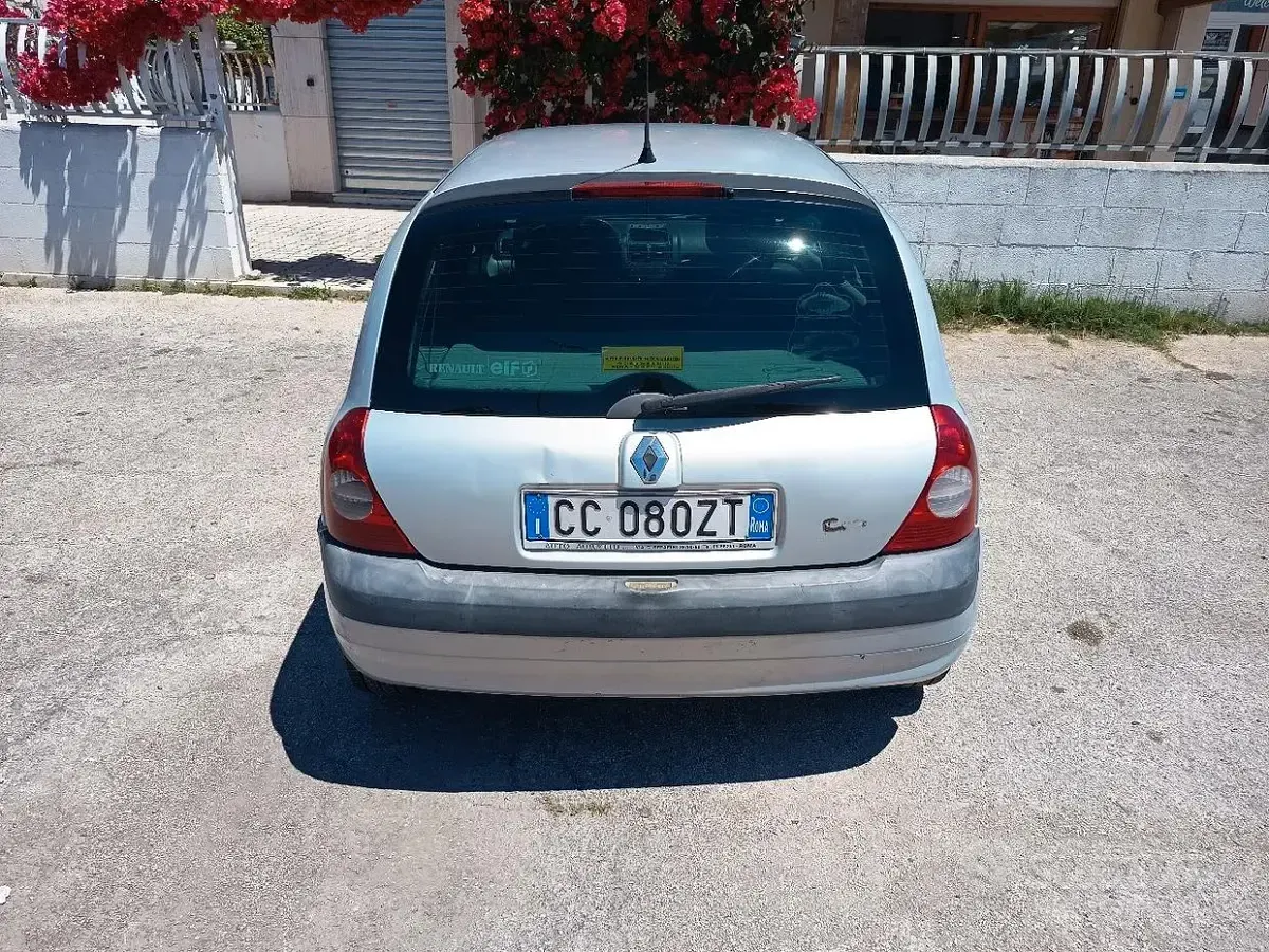 Usata Renault Clio II 75 CV (55 kW) 2002 Grigio Berlina