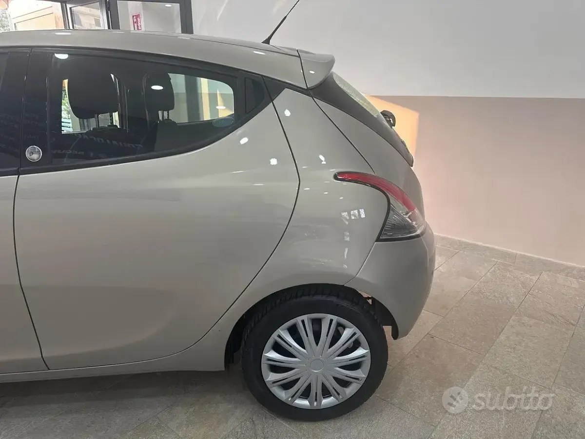 Usata Lancia Ypsilon Gold 69 CV (50 kW) 2014 Beige Utilitaria