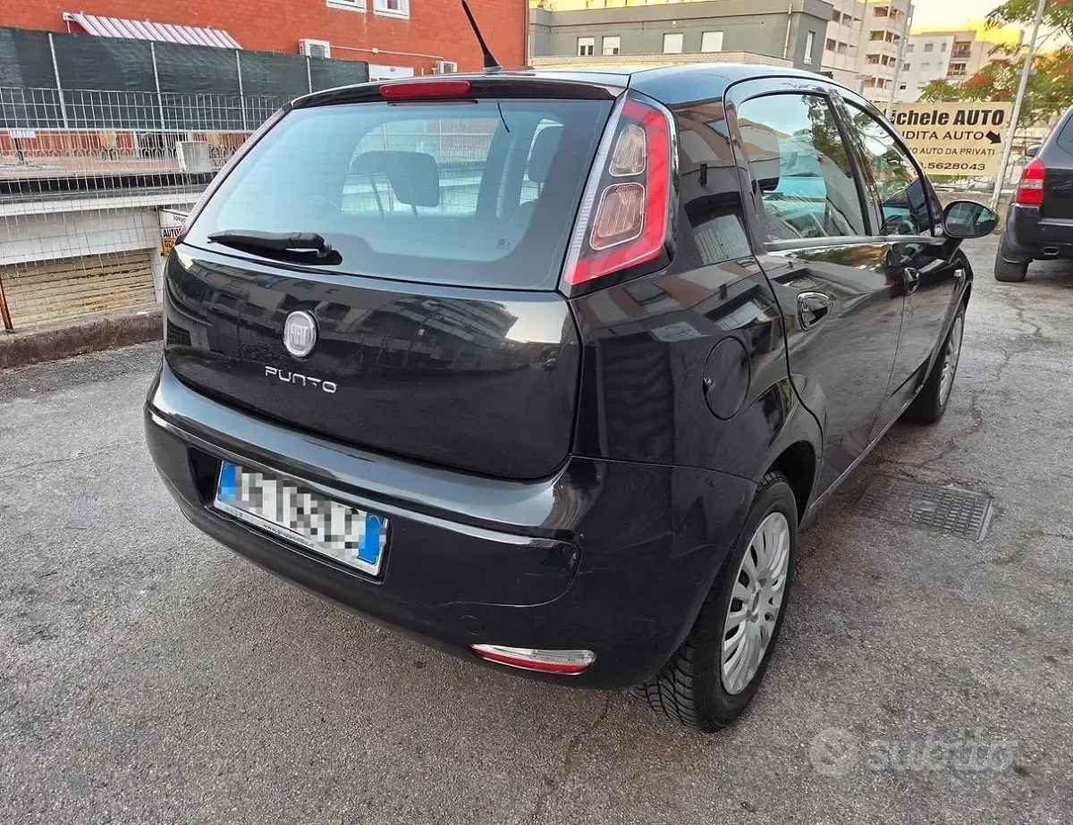 Usata Fiat Grande Punto 69 CV (50 kW) 2011 Nero Utilitaria