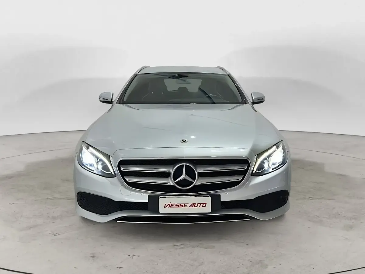 Usata Mercedes E220 Business 194 CV (142 kW) 2018 Argento Station wagon