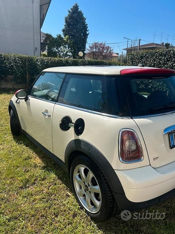 Usata Mini Cooper 120 CV (88 kW) 2007 Bianco Utilitaria