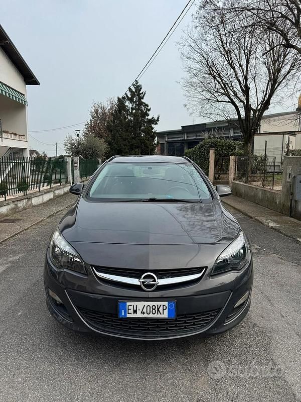 Usata Opel Astra Cosmo 110 CV (80 kW) 2014 Grigio Station wagon