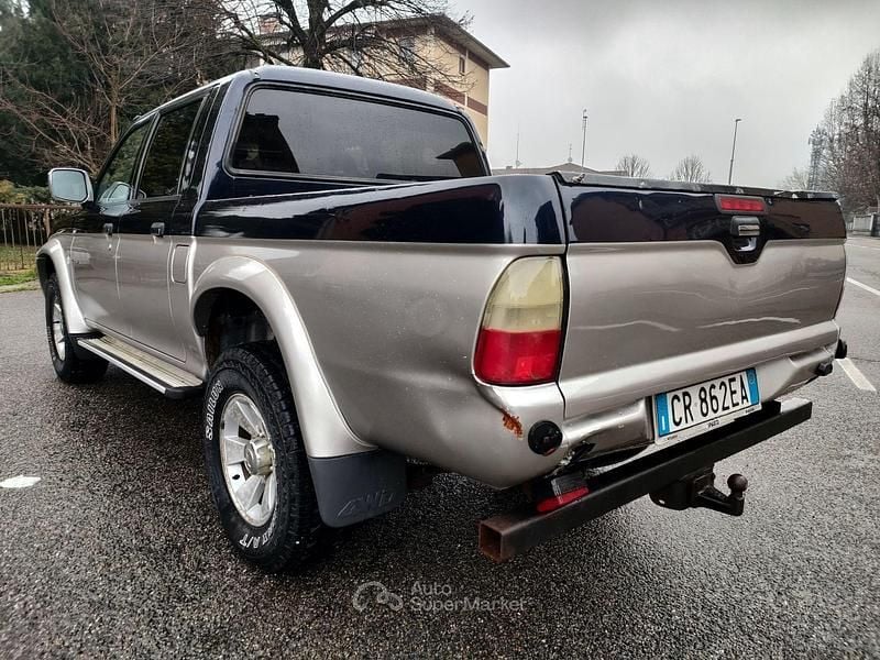 Usata Mitsubishi L200 116 CV (85 kW) 2005 Blu Pick-up