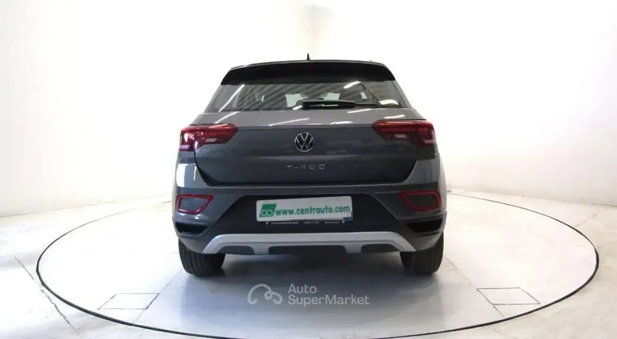 Usata VW T-Roc Life 150 CV (110 kW) 2023 Grigio/nero SUV