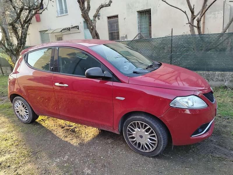 Usata Lancia Ypsilon Silver 69 CV (50 kW) 2017 Utilitaria