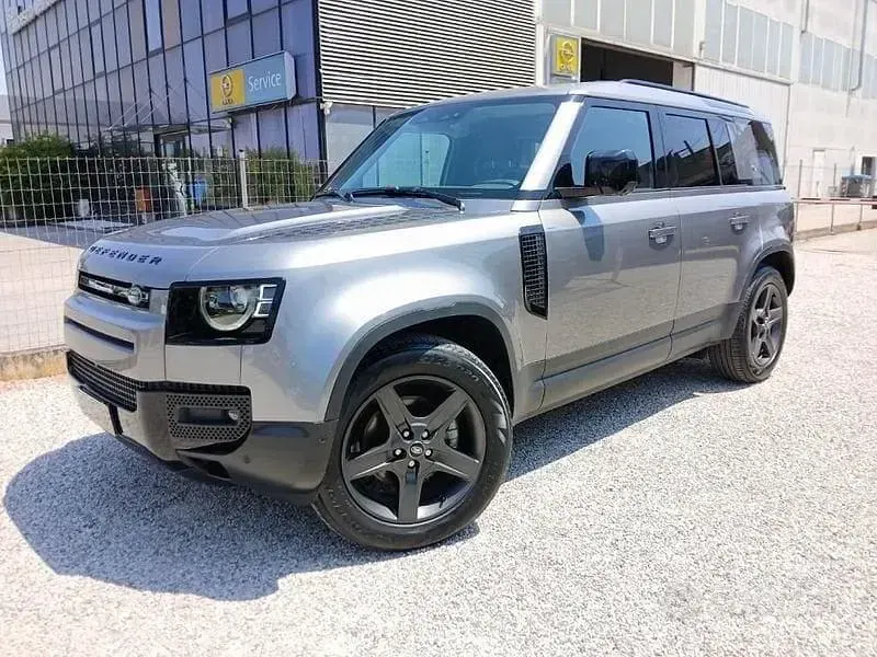 Usata Land Rover Defender SE 200 CV (147 kW) 2024 Grigio SUV