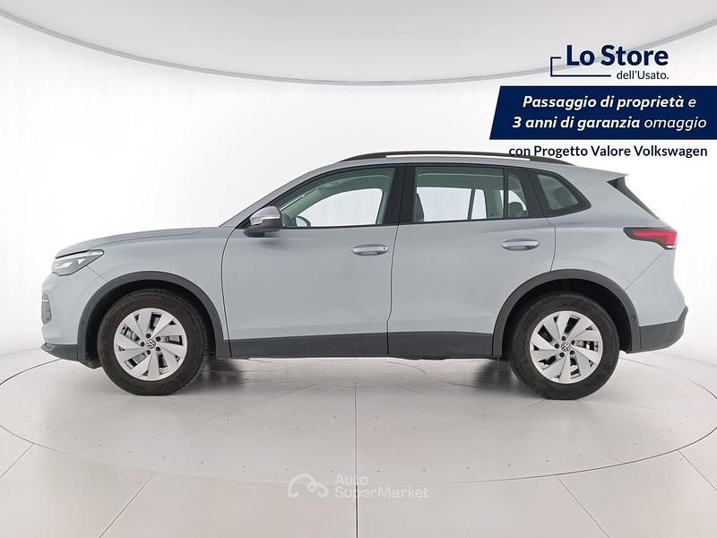 Gebraucht VW Tiguan Life 150 PS (110 kW) 2024 Silber SUV