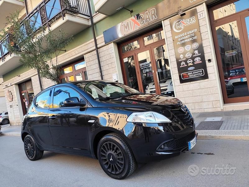 Usata Lancia Ypsilon 69 CV (50 kW) 2015 Nero Utilitaria