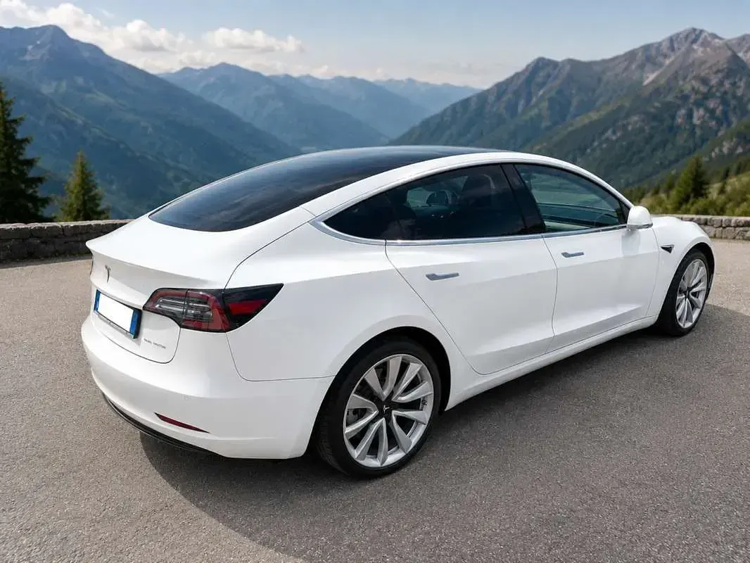 Usata Tesla Model 3 Long Range AWD 378 kW (515 CV) 2019 Bianco Berlina