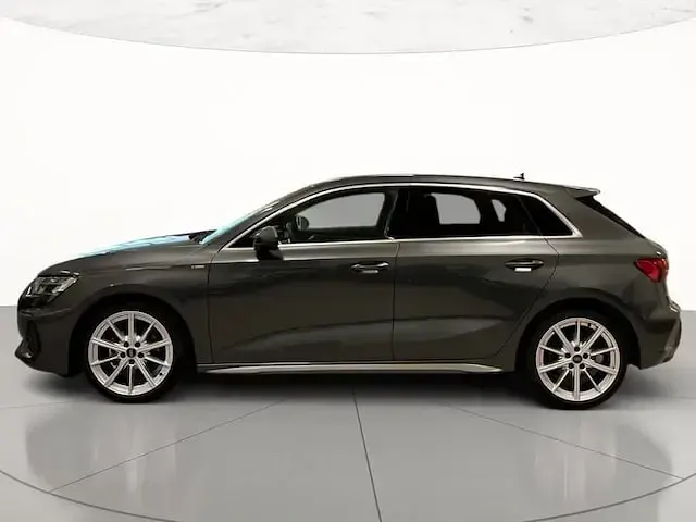 Käytetty Audi A3 S-Line 150 HP (110 kW) 2026 Harmaa