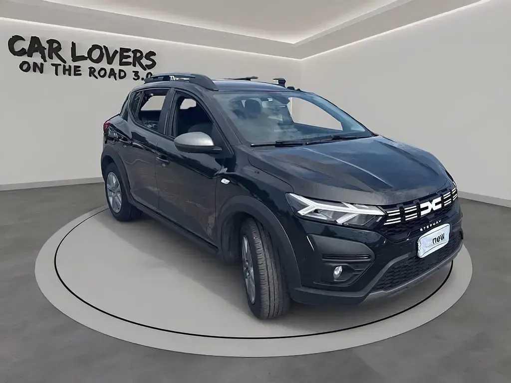 Usata Dacia Sandero Comfort 101 CV (74 kW) 2023 676 nero nacre met Utilitaria