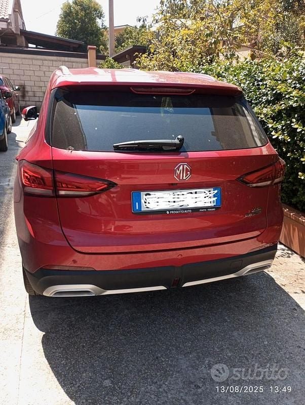 Usata MG ZS Luxury 99 CV (72 kW) 2025 Rosso Berlina