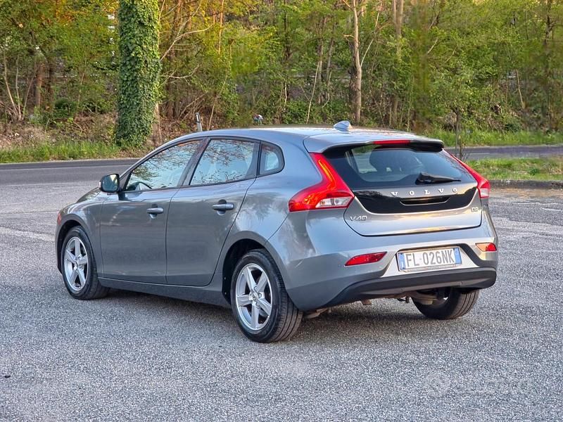 Usata Volvo V40 Inscription 120 CV (88 kW) 2017 Grigio Berlina