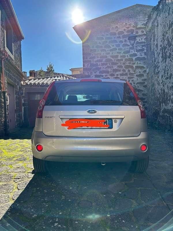 Usata Ford Fiesta 75 CV (55 kW) 2007 Berlina