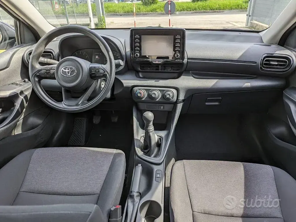 Usata Toyota Yaris 72 CV (52 kW) 2023 Bianco Utilitaria
