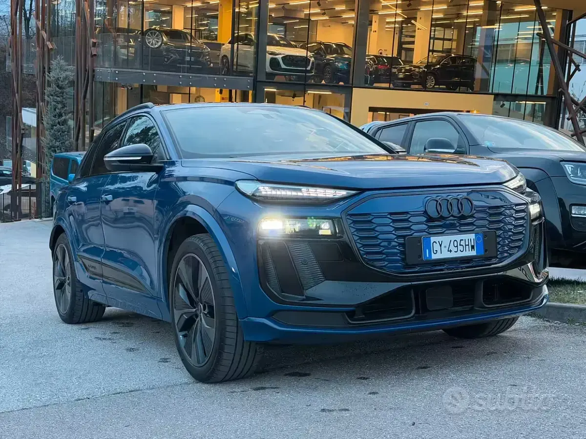 Usata Audi SQ6 e-tron Sport 119 kW (163 CV) 2025 Blu SUV