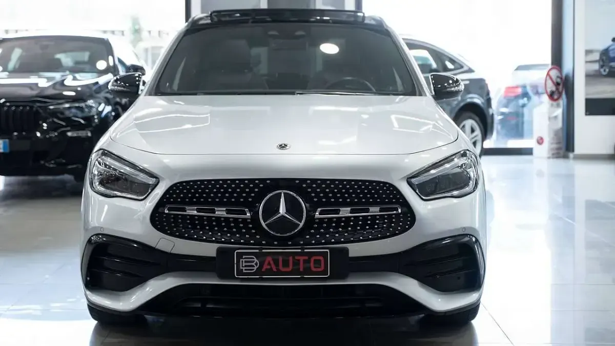 Usata Mercedes GLA200 Premium Plus 150 CV (110 kW) 2023 Argento mettallizzato SUV