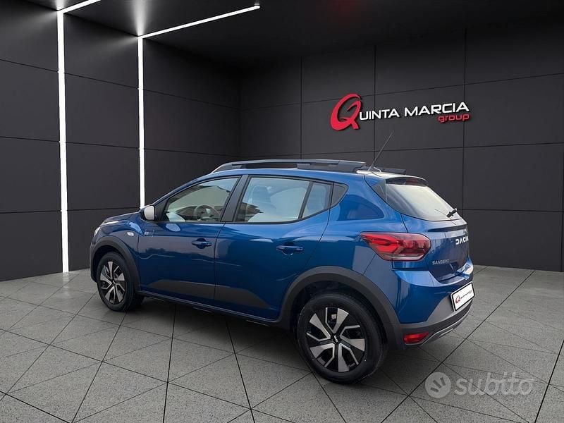 Neu Dacia Sandero Stepway 101 PS (74 kW) 2025 Blau Kleinwagen