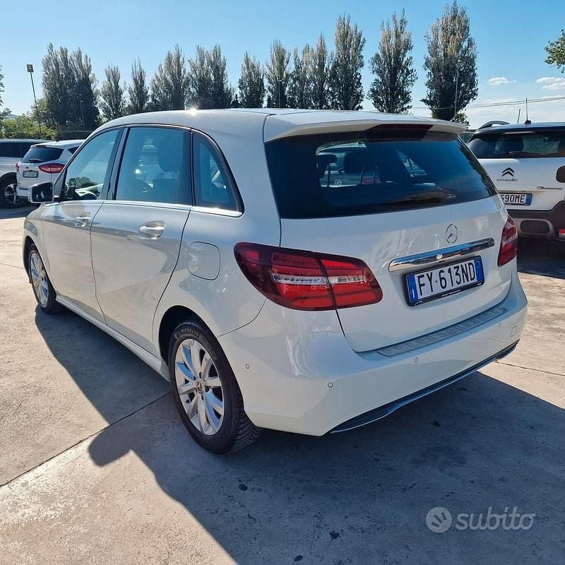 Usata Mercedes B180 116 CV (85 kW) 2019 Bianco Monovolume